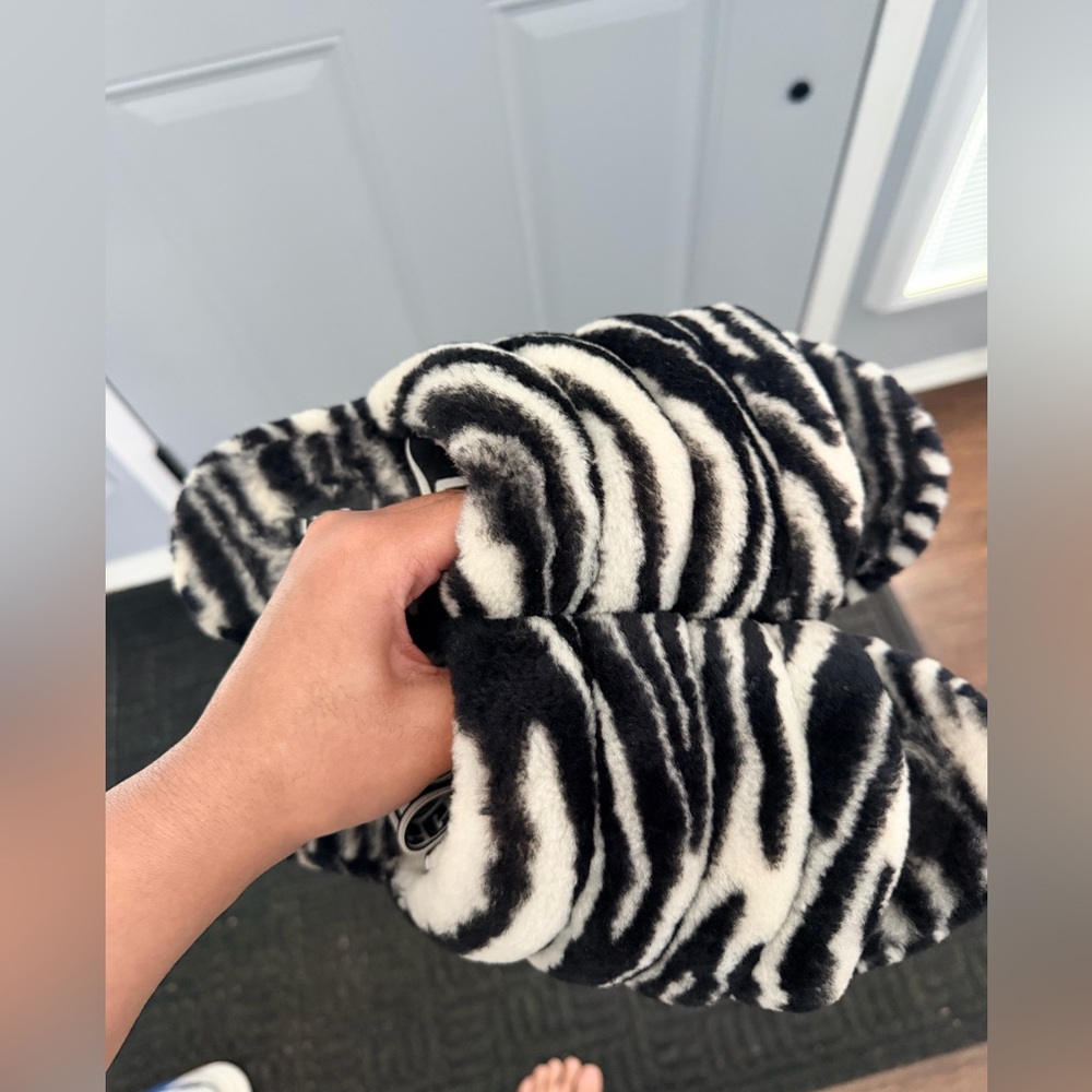 UGG Women Black & White Faux Fur Slide Slippers - Picture 2 of 4